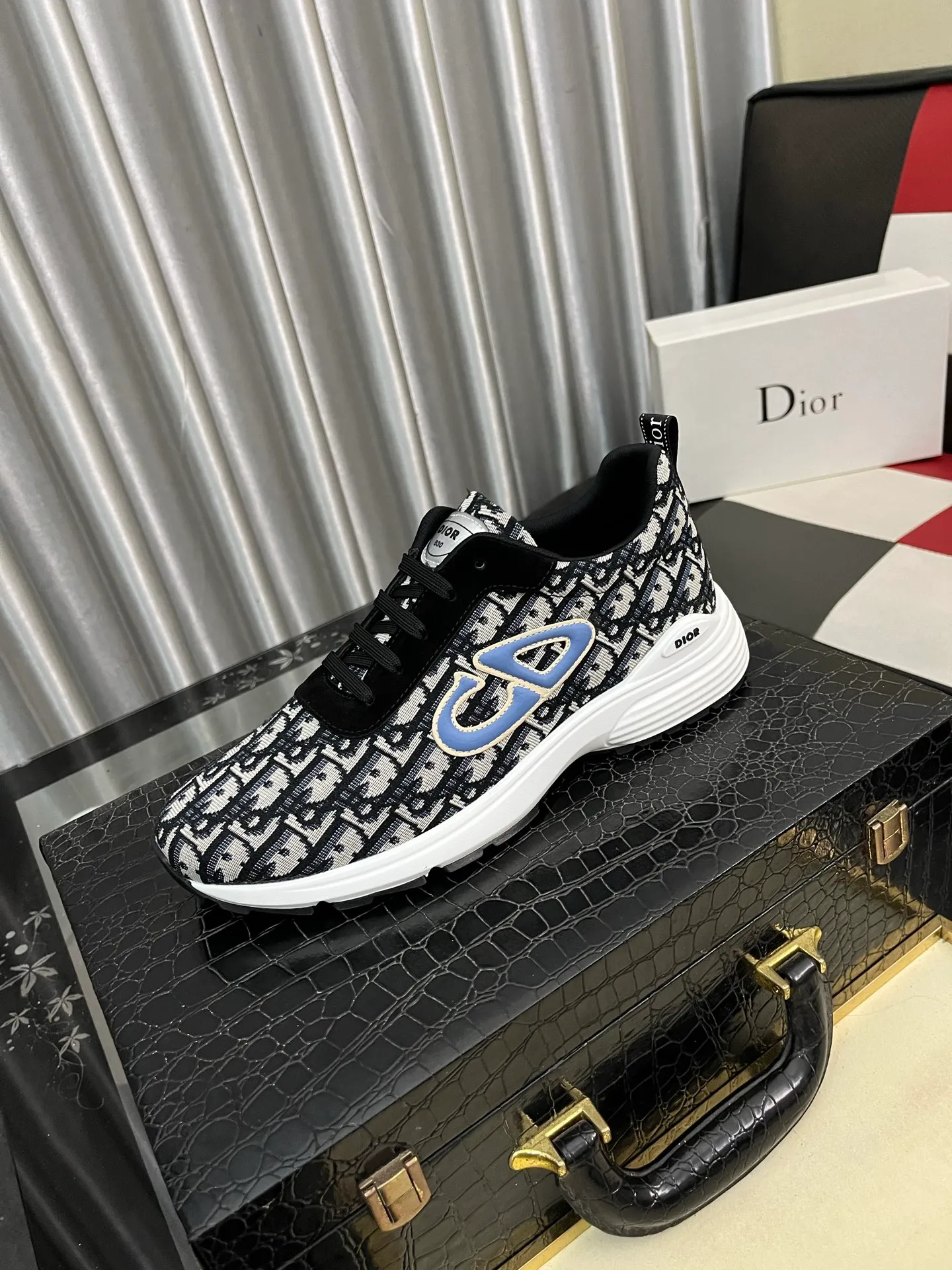 Men's Men's Shoes 💰440⌚️⌚️[Dior] Dior's new casual men's shoes are launched in Hong Kong counters. Official website 1:1 production. Original Italian materials. Designed by European and American masters. Perfect shape to create counter quality. Solid color rubber wear-resistant outsole and classic dazzling head! Super versatile and very comfortable. High-end without losing taste, fashionable and novel! ! Absolute focus! Code number: 38-445️⃣Colors available